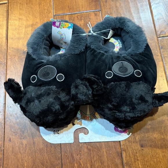 ❤️Squishmallows Kids Black Fuzzy Slippers Size (2/3 kids )New with tag - Picture 5 of 6